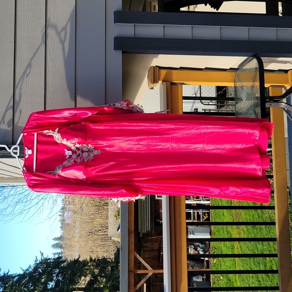 NWT Flora by Flora Nikrooz Stella Satin Red Long Night Gown & Robe Set - Picture 14 of 16